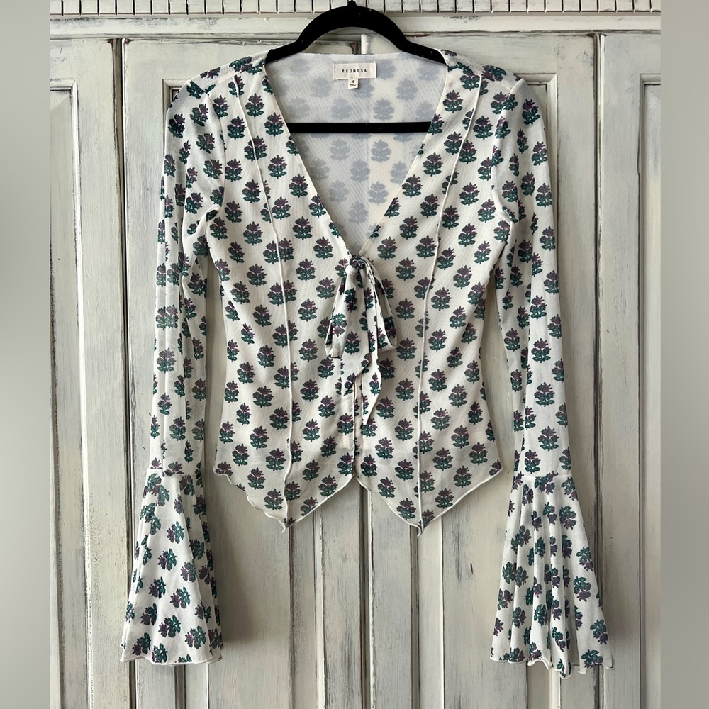 🟠NWT PROMESA Bell Sleeve Ruffle Blouse in Cream Floral Print SMALL
